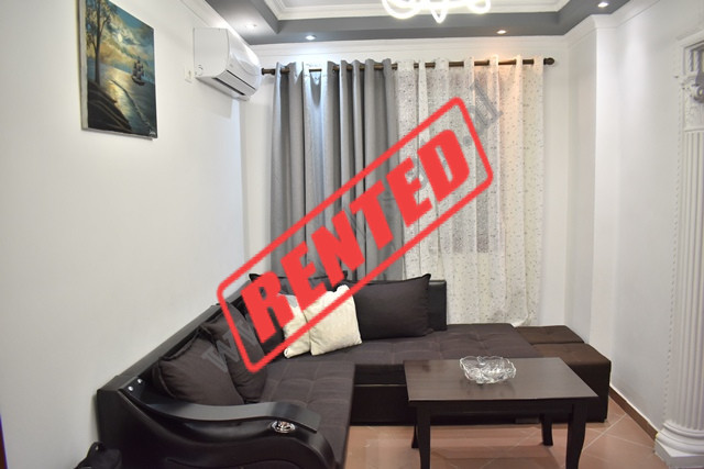 Apartament 1+1 me qira ne rrugen Thoma Koxhaj tek pallatet Cabej ne Tirane.
Pozicionohet ne katin 7